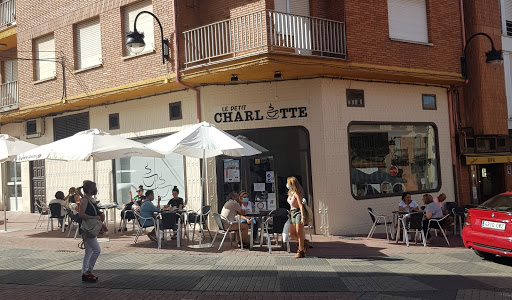 Charlotte Cafetería: Un rincón acogedor con los mejores cafés en Benavente 1 AF1QipPhDucvxhgmOtAMNHL as we0tMS1ZTfrcqlMzU