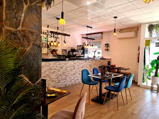 Restaurante Nikkei 7-6: Fusiona sabores peruanos y japoneses en Sevilla 1 AF1QipPiEXFC7kYLZX tAWBsI iFNDrokdLae9s9YQWP