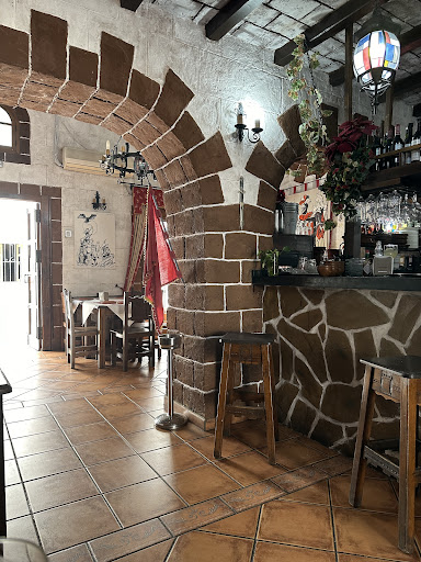 Taberna Medieval: Un rincón acogedor en Estepona con tapas irresistibles 45 AF1QipPjROwTVEf4K5KEHuvVrMmVnZ