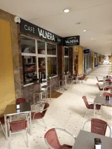 CAFETERÍA VALNERA CERVECERÍA: Un rincón acogedor en Santander con cervezas artesanales irresistibles
