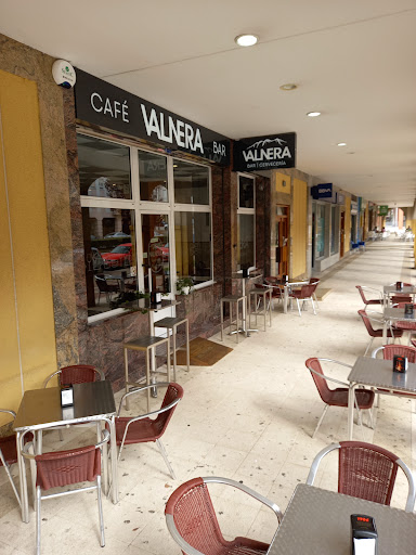 CAFETERÍA VALNERA CERVECERÍA: Un rincón acogedor en Santander con cervezas artesanales irresistibles 59