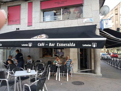 Cafe-Bar Estate Quieto: Un rincón acogedor en O Carballiño con encanto y sabor único 46 AF1QipPkZSnXoQhpA8jzS3d1A Y7ShGpI7dKdd5Ss5AY
