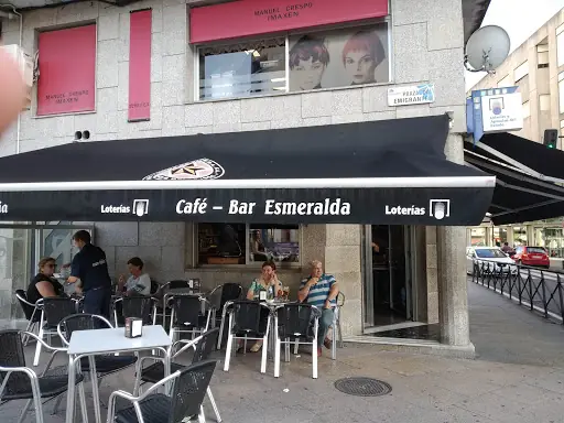 Cafe-Bar Estate Quieto: Un rincón acogedor en O Carballiño con encanto y sabor único 1 Cafe-Bar Estate Quieto: Un rincón acogedor en O Carballiño con encanto y sabor único