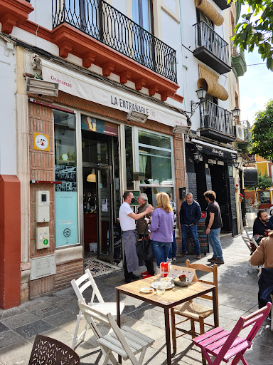 La Entrañable: Delicias mediterráneas en el corazón de Sevilla 1 AF1QipPnTWA3SoFO2F7lzo8yWcTyjbwHMHc8lLcToezP