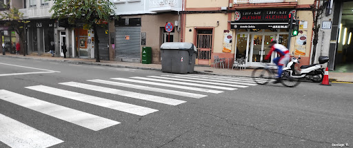 Alemán: Delicias callejeras en el corazón de Ourense 1 AF1QipPoqoqWnFE4bm7zpIwGNTOJOhlQ0tArEqcPSni4