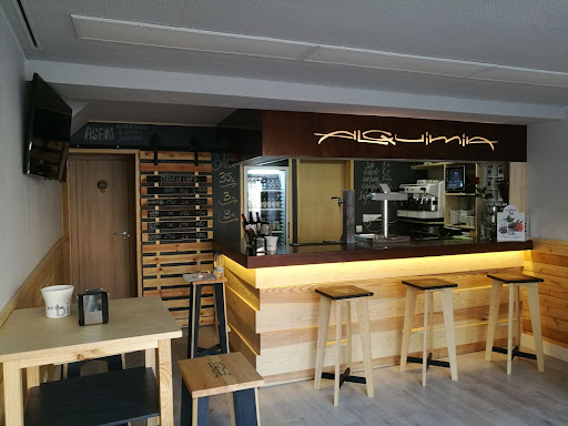 Cerveceria Alquimia de Areveka: Disfruta de tapas sorprendentes y cervezas artesanales en Burgo de Osma 1 AF1QipPplqrlM7E XicRTQ50OSXl5hgkjmrjYYznz4kl