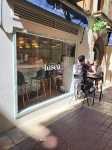 La Tasca de Pablo: Sabor auténtico y ambiente acogedor en Zaragoza 7 AF1QipPqwOVYM8jgRz8hlUsniUk 7H6mP95daylQtmYy