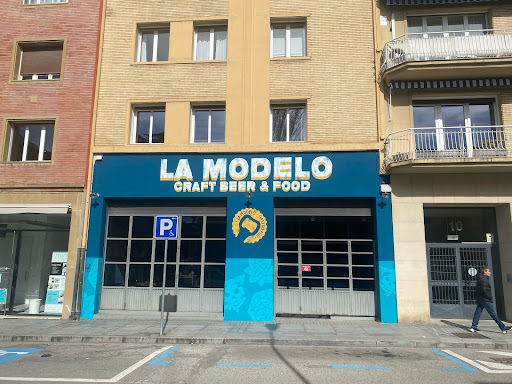 La Modelo Cerveza de Garaje: Sabores exquisitos en un rincón acogedor de Pamplona 1 AF1QipPr5BY0C8K7P 4MsNaJvuH251LUy5cvcHBdZJBa