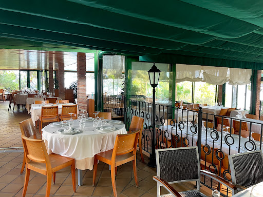 El Pinar: Vistas únicas y exquisita cocina mediterránea 1