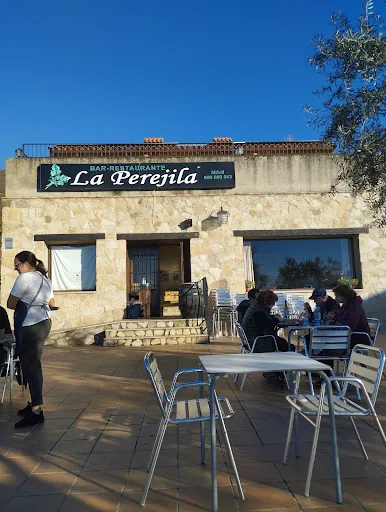 Restaurante la Perejila: Un rincón familiar en Casas del Monte con delicioso cochinillo y atención excepcional