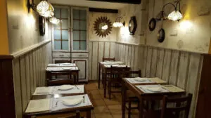 Mesón Rampalay: Sabores únicos en Santander con terraza acogedora