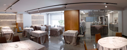 Lluerna: Cocina mediterránea excepcional en Santa Coloma 34