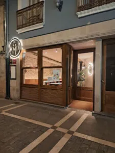 Les amis: Sabores únicos en el corazón de Pamplona