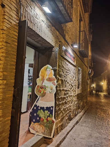 Almuzara: Sabor mediterráneo en el corazón de Segovia 45 AF1QipPxDsnyKHGAn8CSmrohhZaDlc8kunYCK6x DDa2