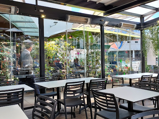 UDON Diversia: Disfruta de auténticos noodles asiáticos en un ambiente acogedor en Alcobendas, con ingredientes frescos y un servicio excepcional 33 AF1QipPxHhJvqKvCMtV5vW8VM pLuwA0jB1E nMB2Nue