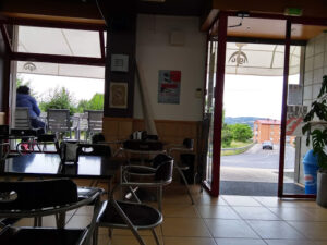 Cafetería Iglú: Un rincón acogedor en Ourense con delicias únicas en cada taza 11 AF1QipPxOkoZDVWXDkuKLEQgB11Co8MjKVccCcz0TzyQ