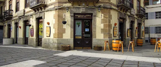 Bodegas Langa: Sabor español en un ambiente acogedor en Jaca 1 Bodegas Langa: Sabor español en un ambiente acogedor en Jaca