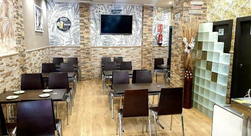 Cafe Bar El Filo de la Navaja: Sabores tradicionales manchegos en un ambiente acogedor 1