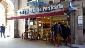 Cafeteria la Porticada: Un rincón sabroso en el corazón de Santander