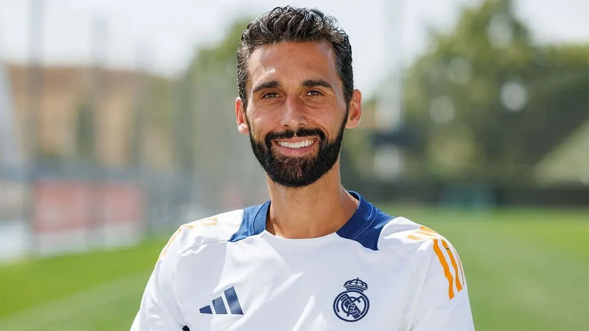 El vínculo de Álvaro Arbeloa con el pueblo de Carcastillo: “Estoy donde vivieron mis abuelos” 1 El vínculo de Álvaro Arbeloa con el pueblo de Carcastillo: “Estoy donde vivieron mis abuelos”