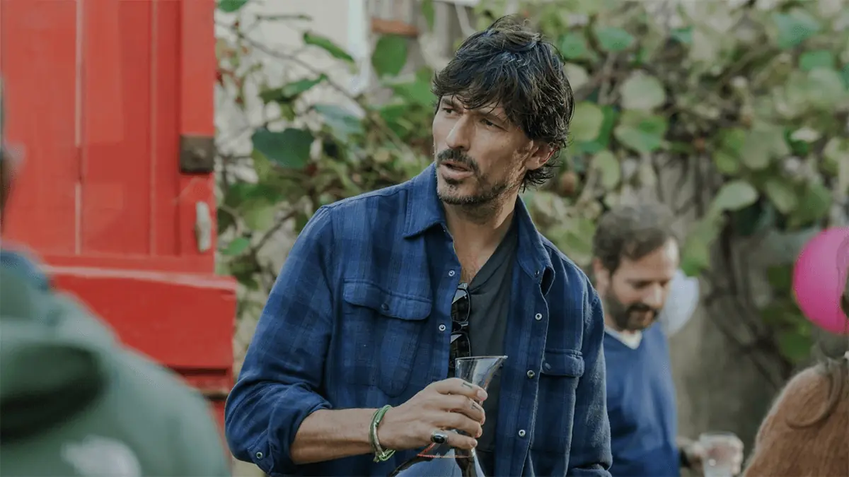 Ni Ibiza ni Formentera: la joya amurallada donde Andrés Velencoso se esconde frente al mar 1 Ni Ibiza ni Formentera: la joya amurallada donde Andrés Velencoso se esconde frente al mar