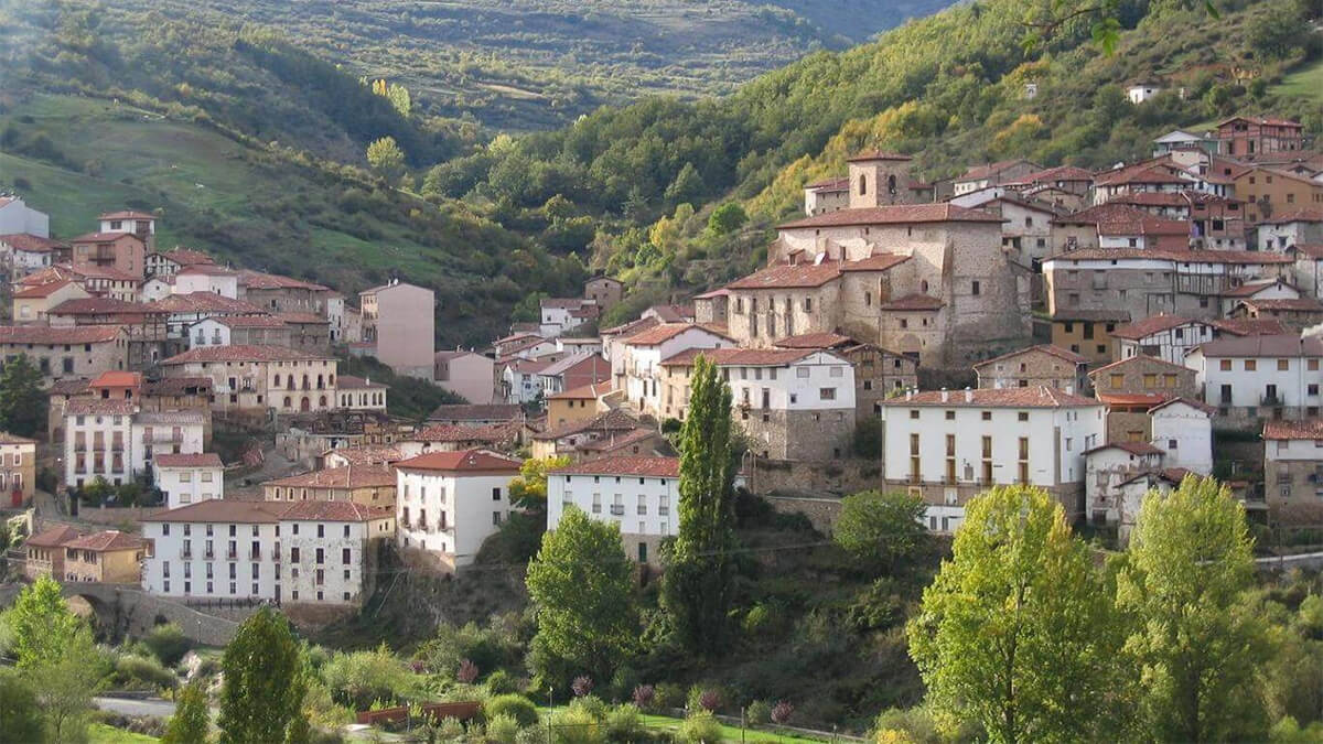 Asi es el pueblo que vivio de la trashumancia y aun conserva casonas levantadas con fortuna americana