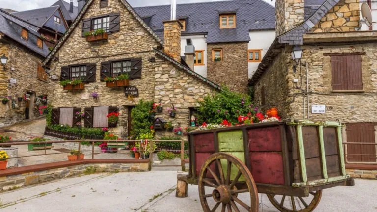 Bagergue, el pueblo del Pirineo con más flores que habitantes: solo viven 107 personas 6 Bagergue