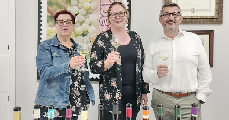 Beth Willard cató casi 150 vinos en la D.O. Ribeiro de Galicia 1 Beth Willard cato casi 150 vinos en la DO Ribeiro