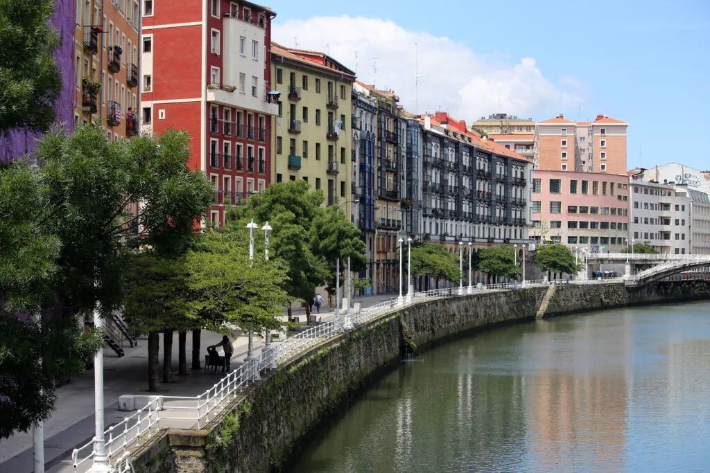 La imagen actual no tiene texto alternativo. El nombre del archivo es: Bilbao.jpg