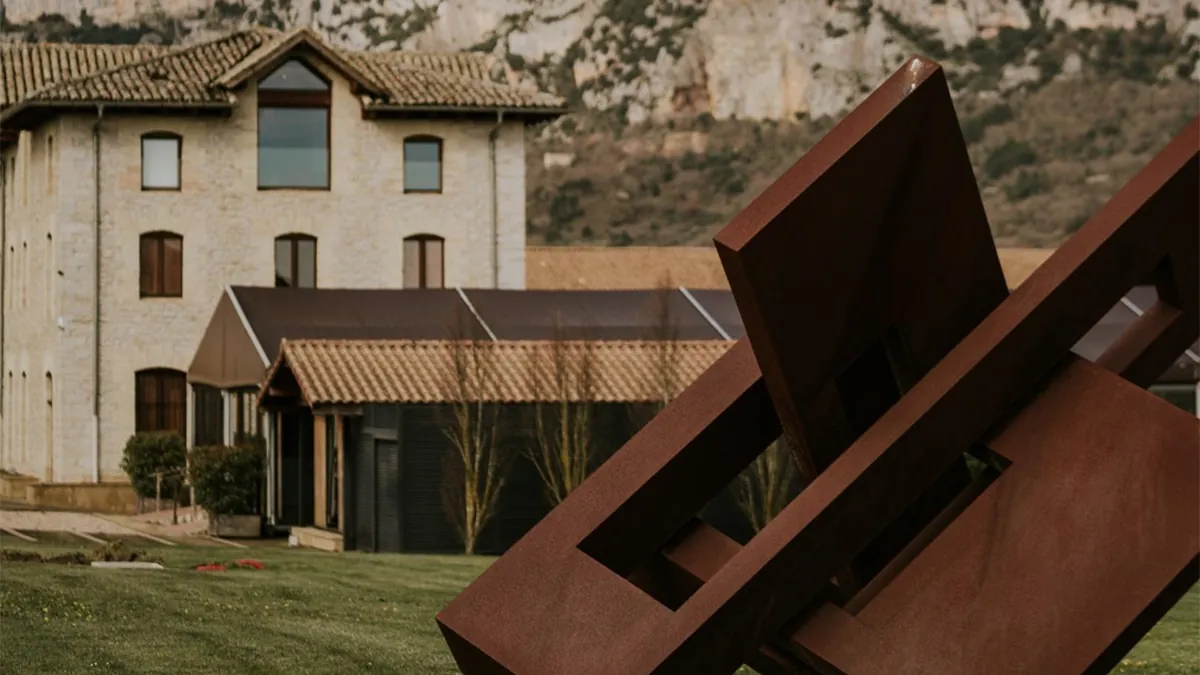 Diseña tu propio vino en Navarra: la exclusiva experiencia de firmar una barrica en una catedral subterránea 1 Diseña tu propio vino en Navarra: la exclusiva experiencia de firmar una barrica en una catedral subterránea