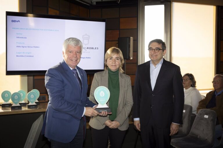 Bodegas Robles de Córdoba recibe el Premio BBVA a la sostenibilidad 2024 24 Bodegas Robles de Cordoba recibe el Premio BBVA a la