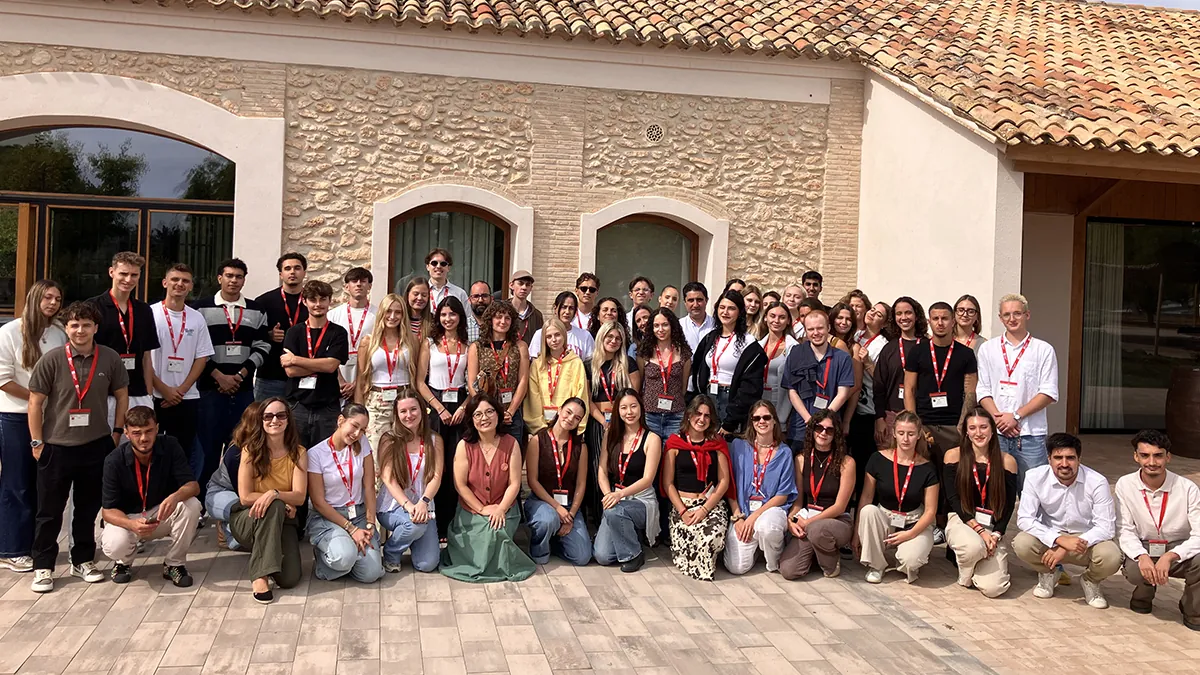 Coviñas refuerza su apuesta por el talento joven con una nueva edición de sus galardones vitivinícolas 1 COVIÑAS JORNADA UNIVERSIDAD EUROPEA VALENCIA