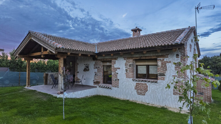 Cabañas de Polendos, el pueblo donde los artesanos abren sus talleres y el paisaje parece otro mundo 2 Cabañas de Polendos
