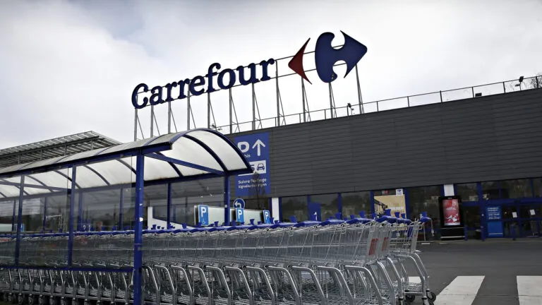 Carrefour revienta el mercado: el aceite de oliva virgen extra ecológico baja a 5 euros por tiempo limitado