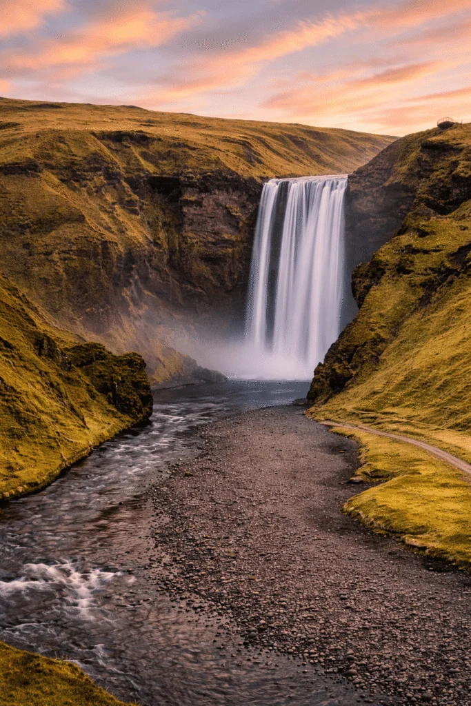 Las cascadas más espectaculares de Islandia: naturaleza salvaje en estado puro 2 Cascada de Skogafoss