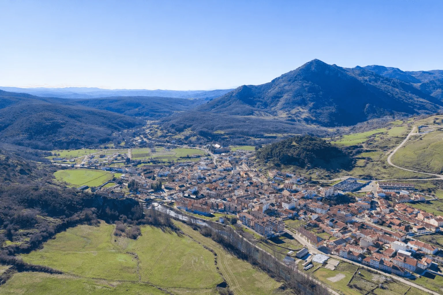 Qué ver en Cervera de Pisuerga: naturaleza, arte románico y pueblos con encanto en plena Montaña Palentina 1 Cervera de Pisuerga