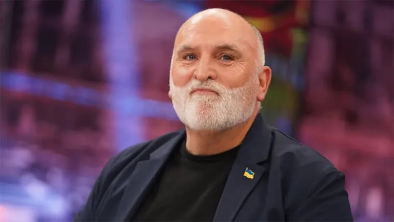 El pollo al vino tinto de José Andrés: su receta favorita para el invierno y el secreto que cambia todo