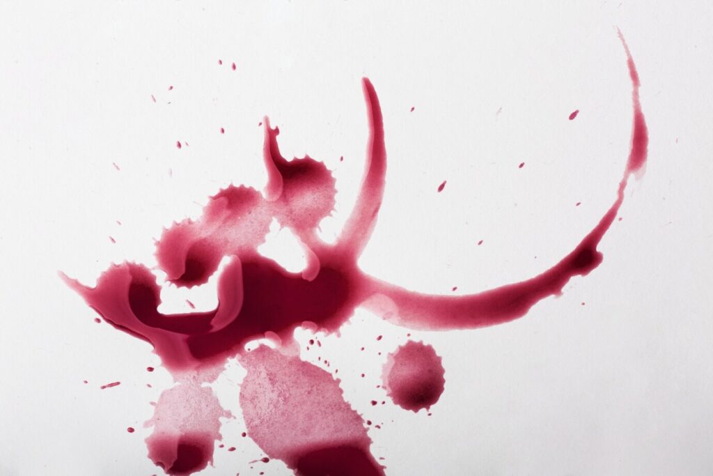 Cómo quitar manchas de vino tinto: los trucos infalibles para recuperar tus prendas favoritas 1 Como quitar manchas de vino tinto los trucos infalibles para recuperar tus prendas favoritas