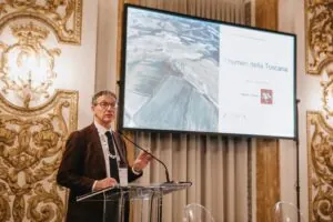 Crecen superficie vitata y producción de vino en Toscana en 2024