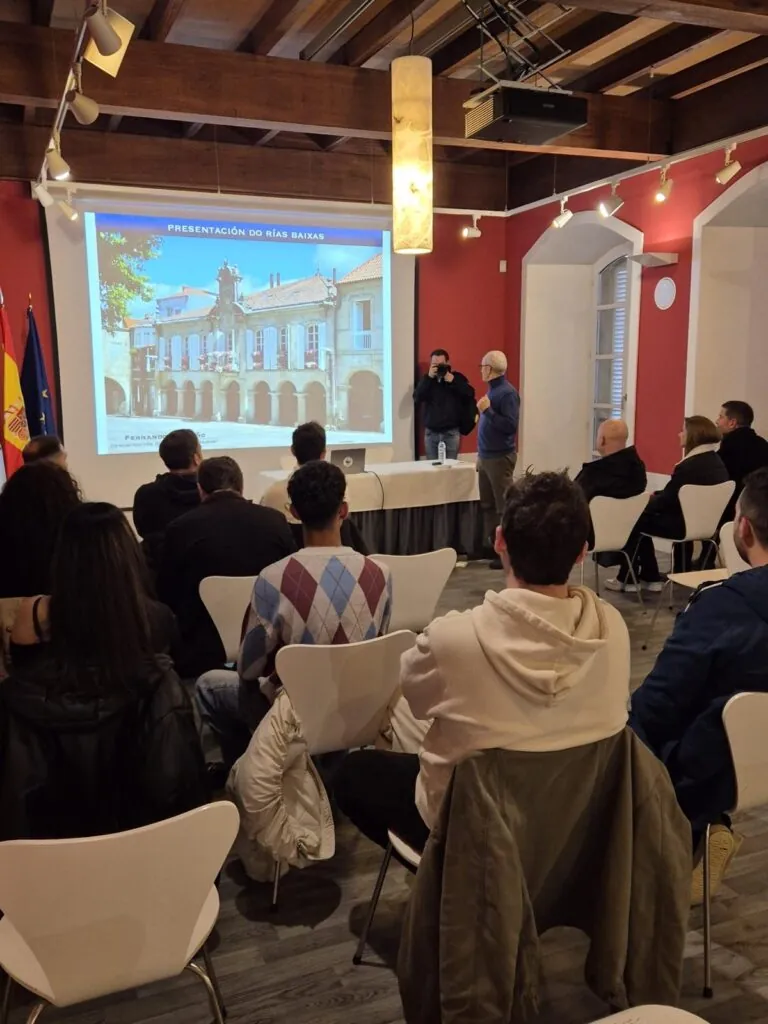 Cuarenta estudiantes descubren los vinos de Rías Baixas en Pontevedra