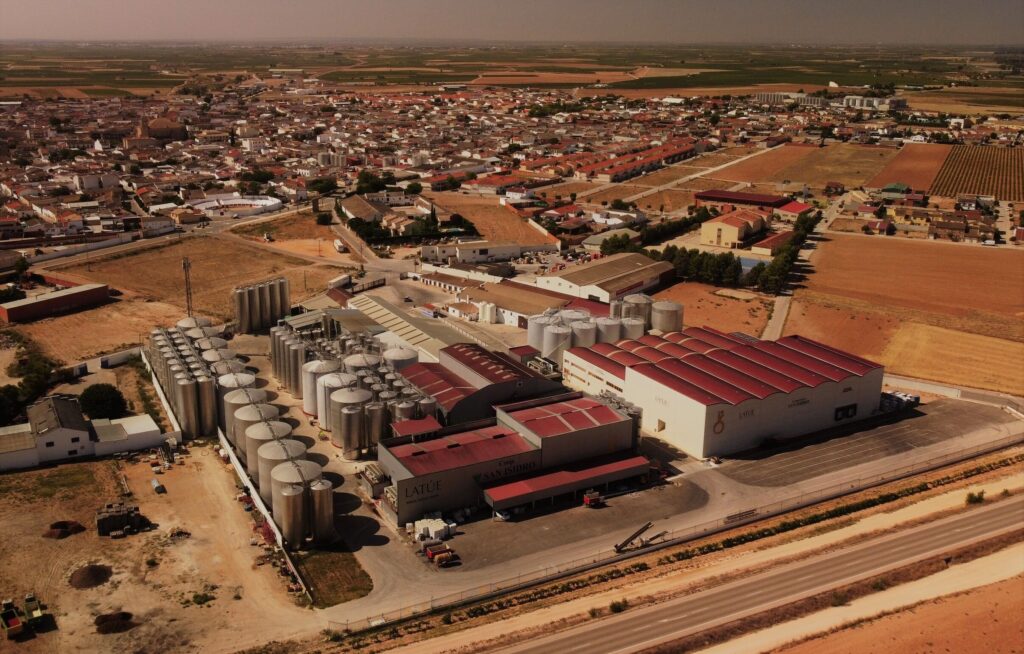El pequeño pueblo de Toledo cuyo vino ha dado la sorpresa en la gran feria europea del vino a granel