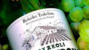 De los caseríos medievales a la vendimia actual: así resiste el vino blanco más vasco 12 El txakoli vive su época de vendimia tras mil años de historia en el País Vasco