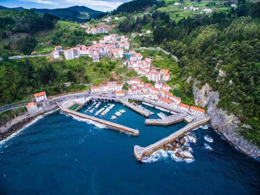 Qué ver en Elantxobe: 8 imprescindibles colgados sobre el mar 2 Elantxobe