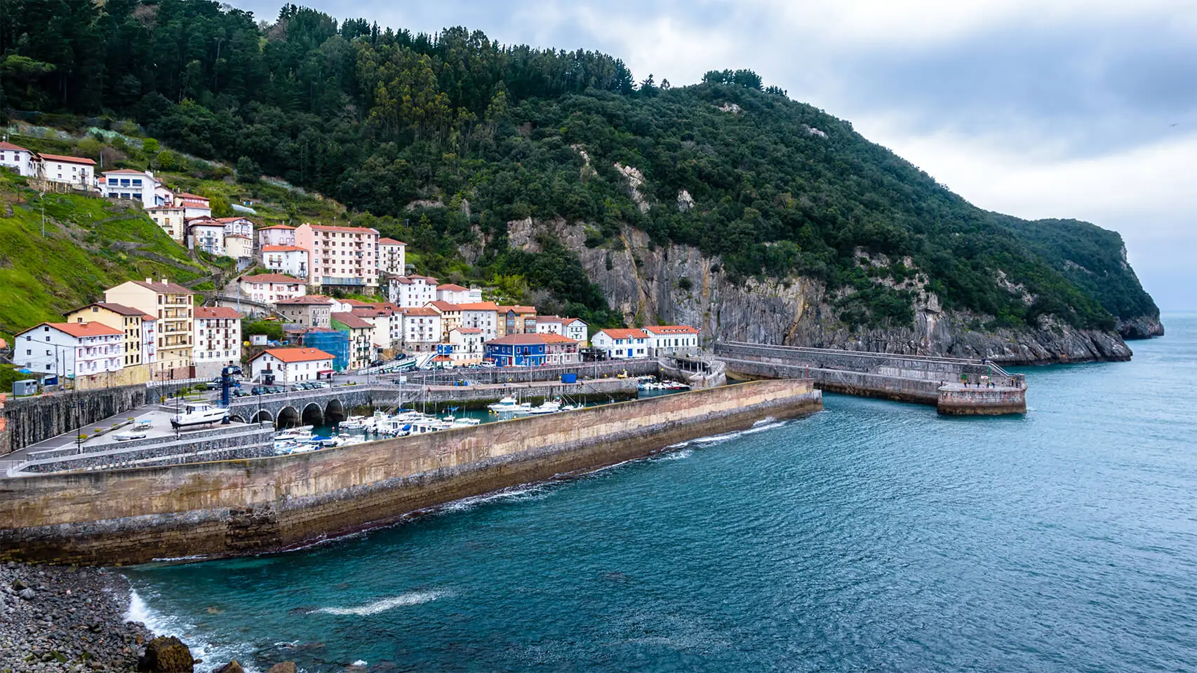 Qué ver en Elantxobe: 8 imprescindibles colgados sobre el mar 1 Elantxobe