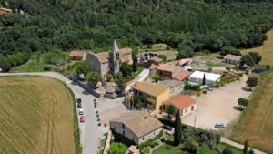 Qué ver en Estanyol (Girona): un cráter volcánico de 1.250 metros con historia y vida bajo el agua 7 Qué ver en Estanyol (Girona): un cráter volcánico de 1.250 metros con historia y vida bajo el agua