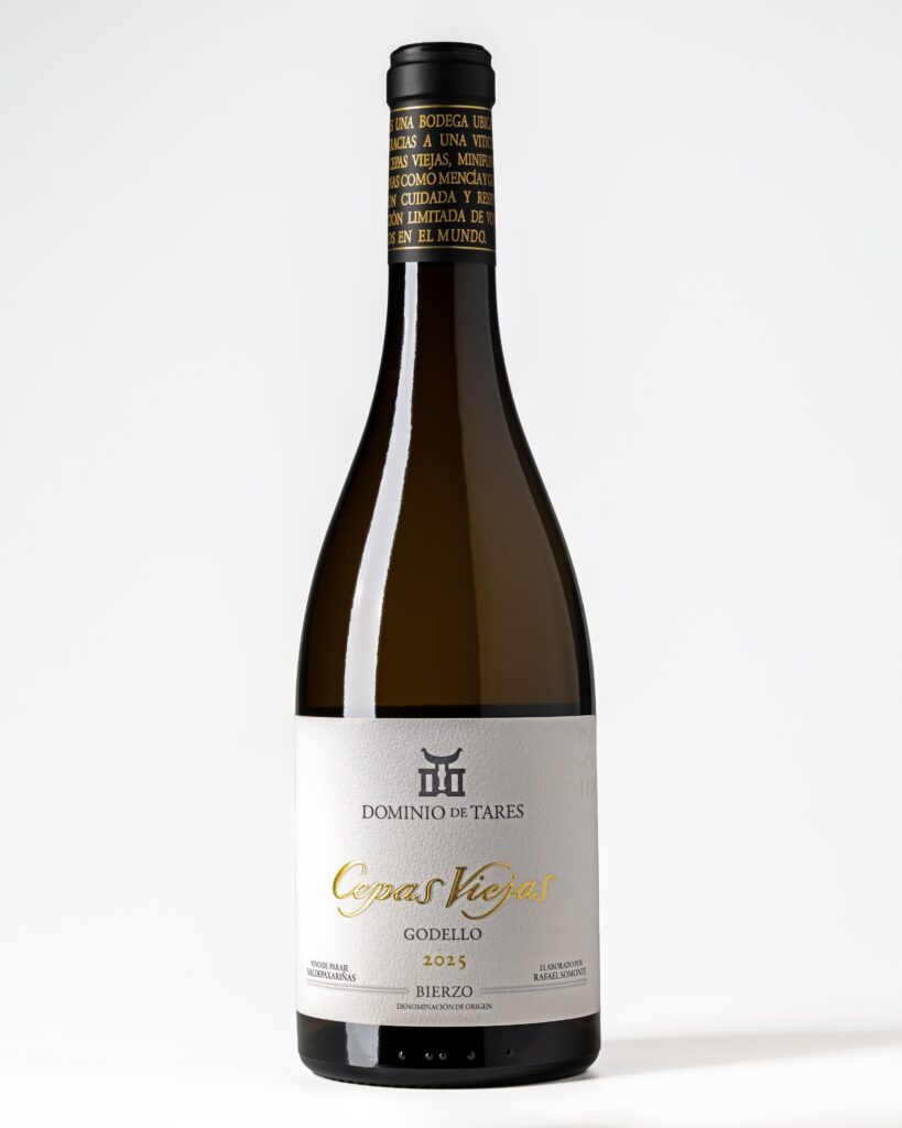 Dominio de Tares lanza Cepas Viejas Godello 2025, la expresión más fiel de Valdepaxariñas por menos de 20 euros 2 Foto 3 Cepas Viejas Godello Valdepazarina