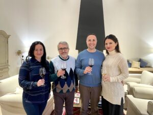 Ceuso 2020: el renacimiento de un gran vino siciliano que une tradición y futuro 13 Francesca Benedetto e Antonio Tonnino con Cristina Grillo min