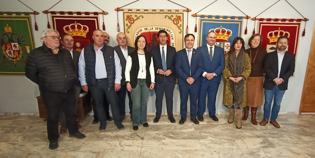 Gobierno de Castilla-La Mancha y Consejo Regulador analizan retos del sector vitivinícola 1 Gobierno de Castilla La Mancha y Consejo Regulador analizan retos del