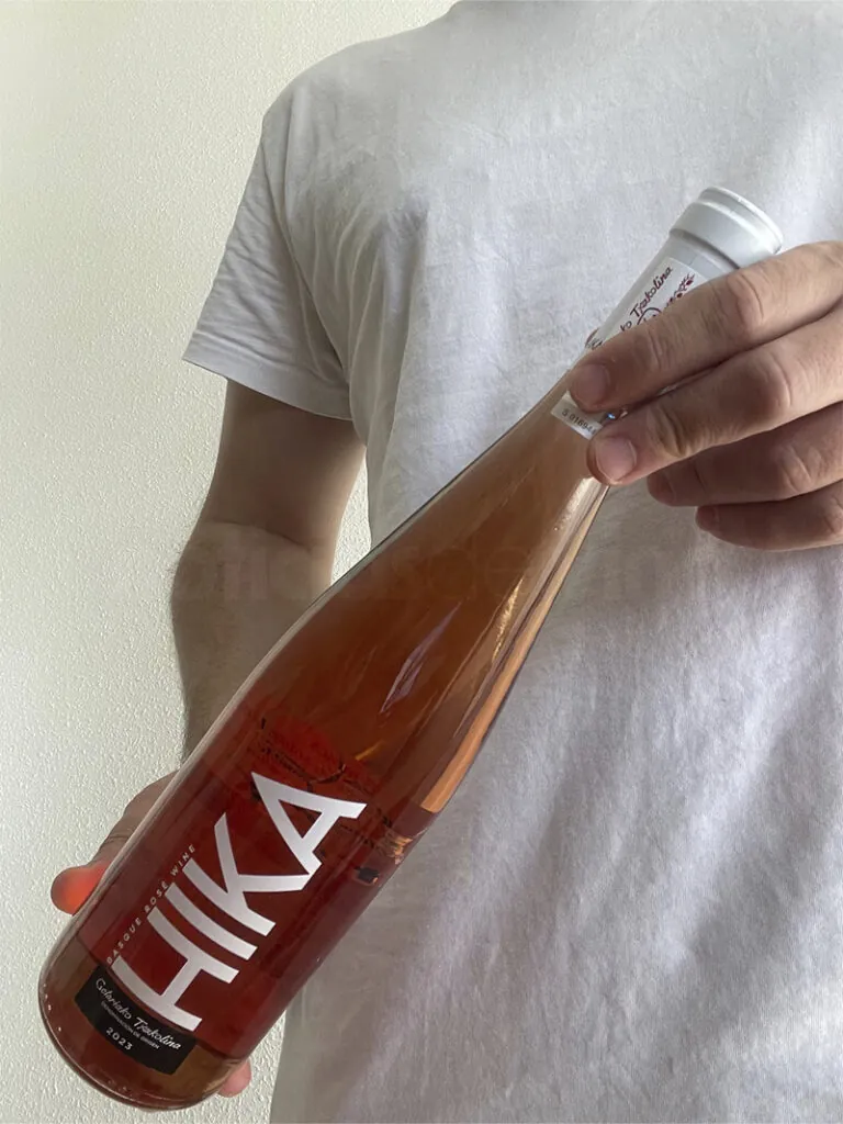 HIKA Basque Rosé Wine: La esencia fresca y vibrante del Txakoli en San Valentín 2 HIKA Basque Rose Wine