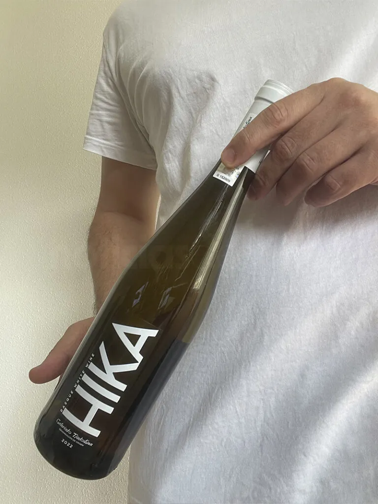Por solo 10,30€, este txakolí con aguja fina es la opción más sofisticada para San Valentín 2 HIKA Basque White Wine